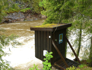 Gauging stations monitoring water level and water flow (Photos: Knut Alfredsen).